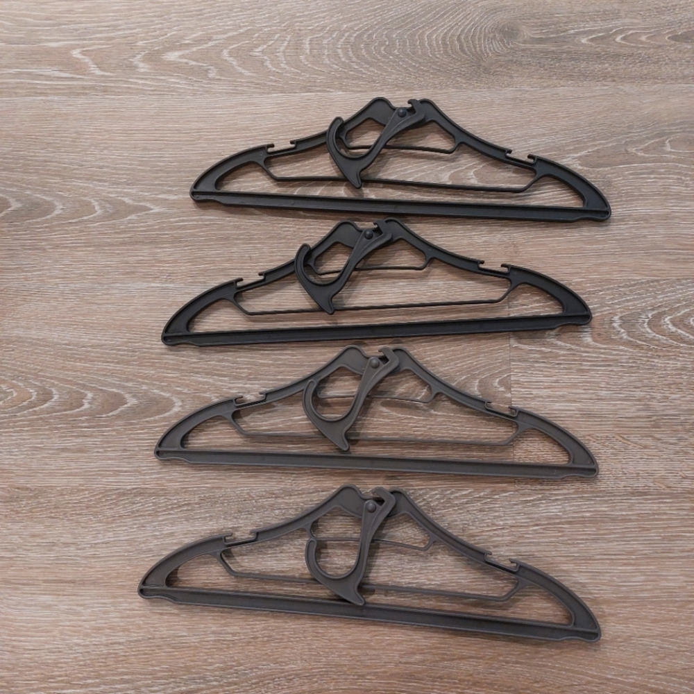 Hartmann Travel Hangers set of 4, silver color left only